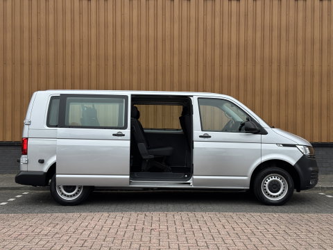 Volkswagen Transporter Kombi 2.0 TDI L2H1 Comfortline | 8 Persoons | Apple Carplay | DAB | Parkeersensoren | Bluetooth | Cruise Control |