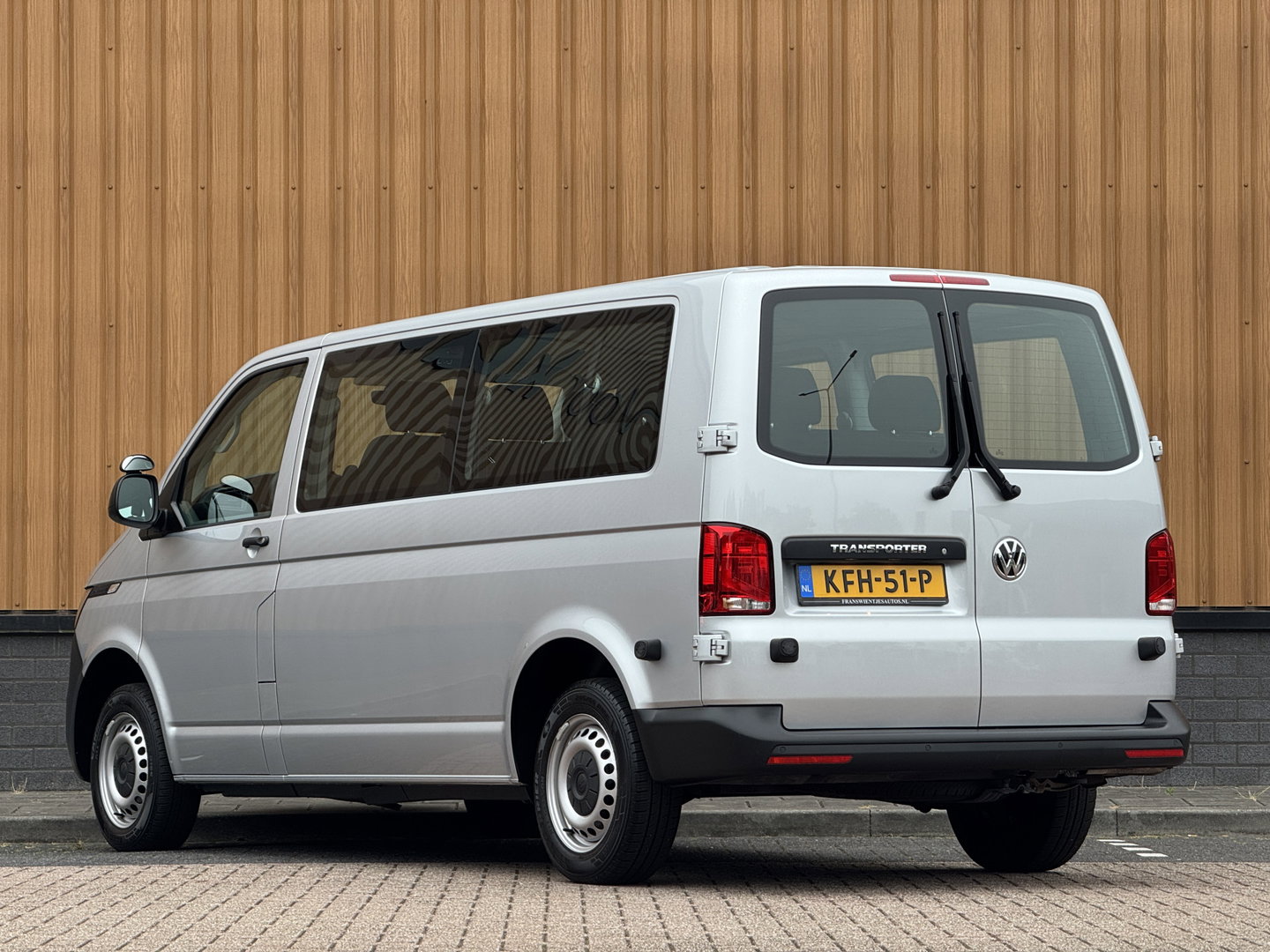 Volkswagen Transporter Kombi 2.0 TDI L2H1 Comfortline | 8 Persoons | Apple Carplay | DAB | Parkeersensoren | Bluetooth | Cruise Control |