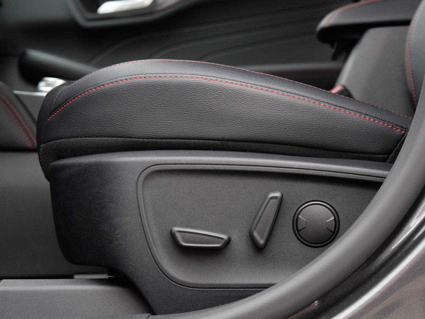 Ford Kuga PHEV ST-LINE X/ DRIVER ASSISTANCE PACK/ WINTER PACK/ DESIGN PACK/ HEAD-UP/ 19INCH VELGEN