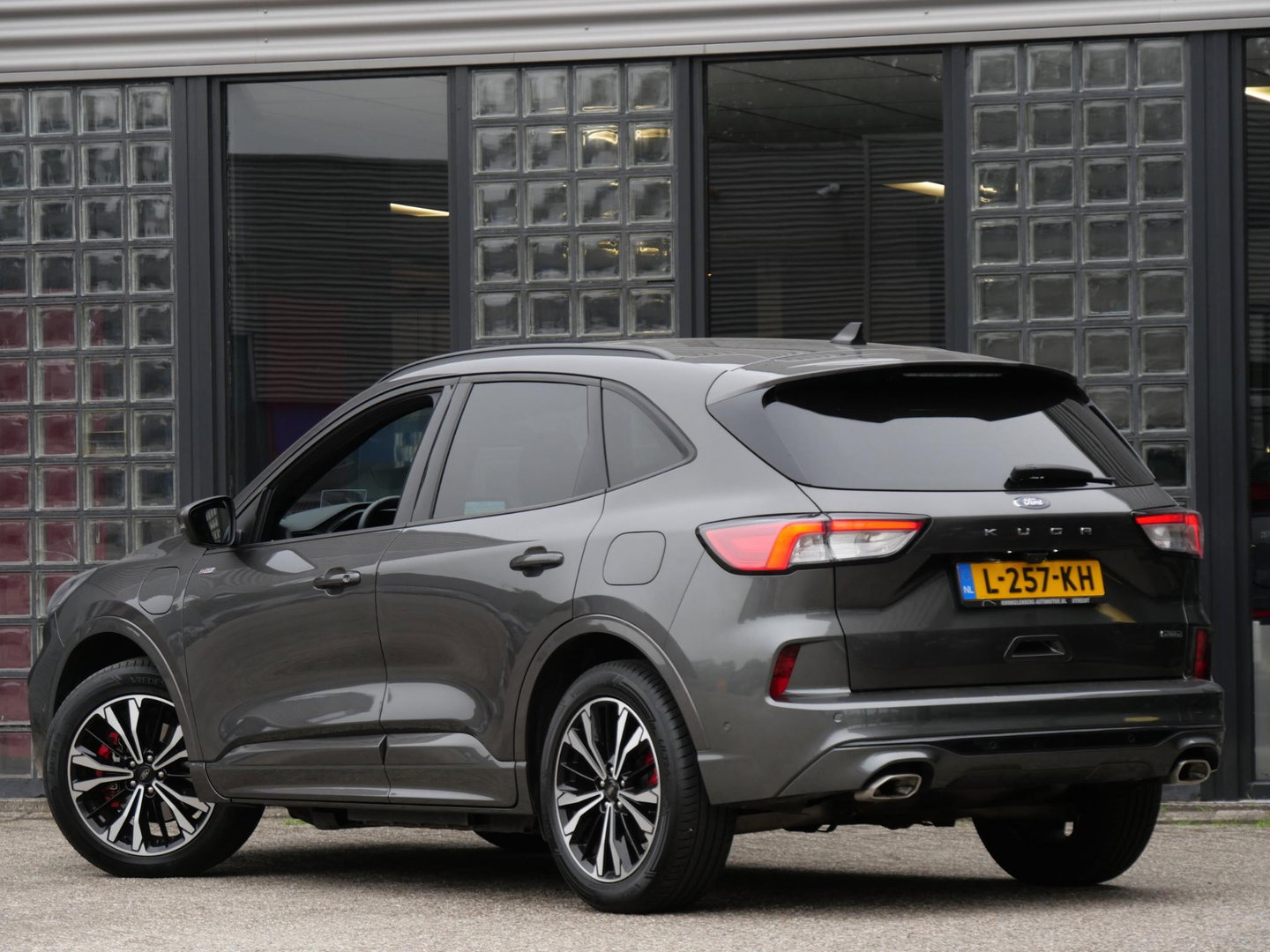 Ford Kuga PHEV ST-LINE X/ DRIVER ASSISTANCE PACK/ WINTER PACK/ DESIGN PACK/ HEAD-UP/ 19INCH VELGEN