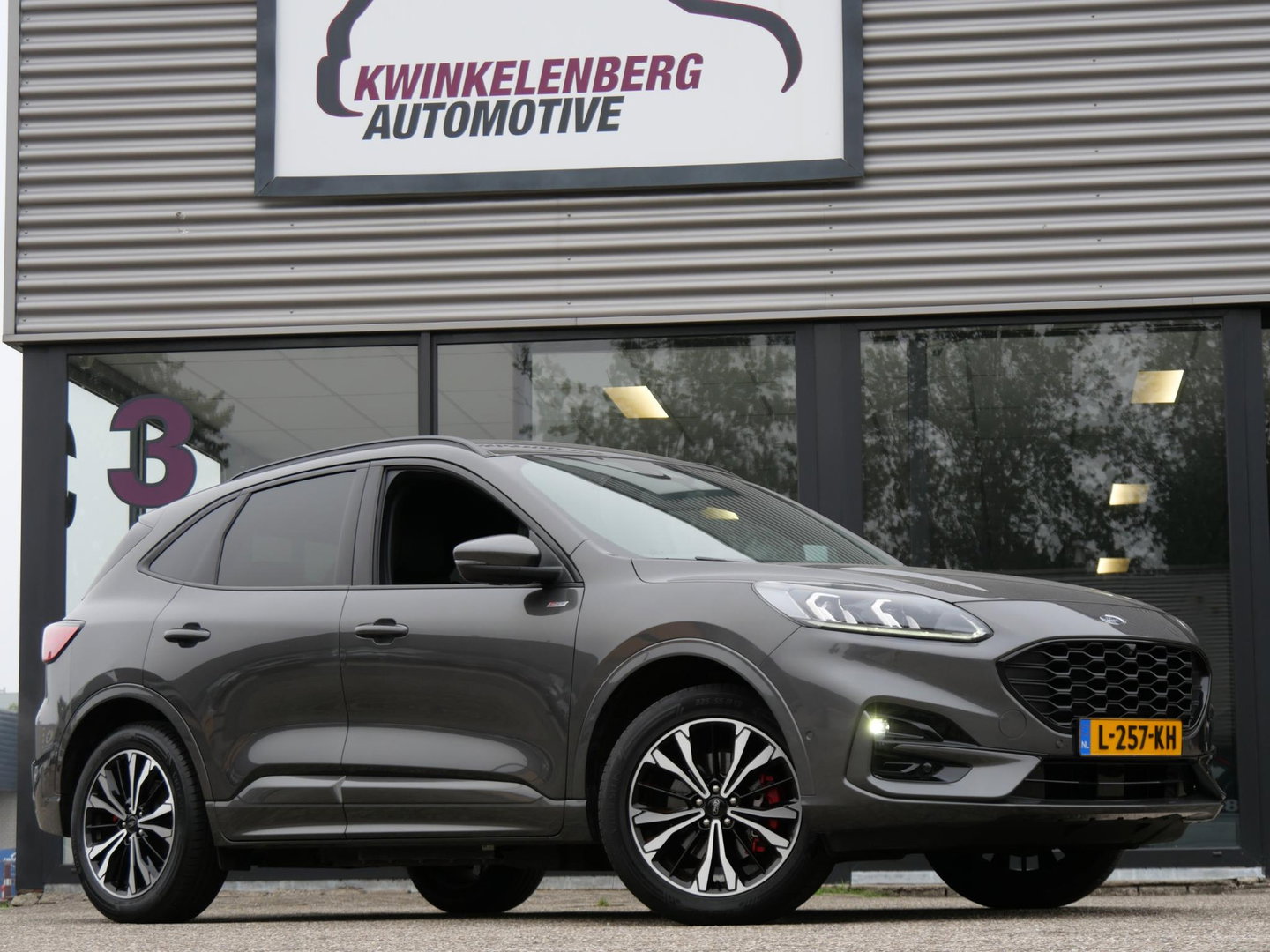 Ford Kuga PHEV ST-LINE X/ DRIVER ASSISTANCE PACK/ WINTER PACK/ DESIGN PACK/ HEAD-UP/ 19INCH VELGEN