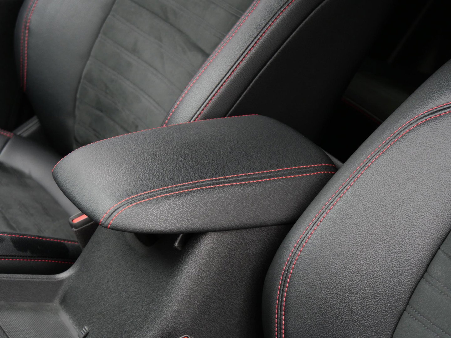 Ford Kuga PHEV ST-LINE X/ DRIVER ASSISTANCE PACK/ WINTER PACK/ DESIGN PACK/ HEAD-UP/ 19INCH VELGEN