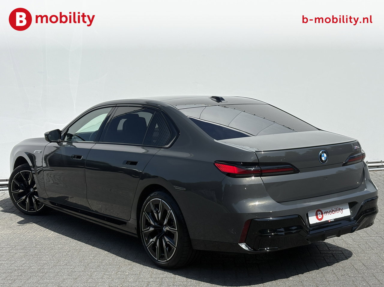 BMW i7