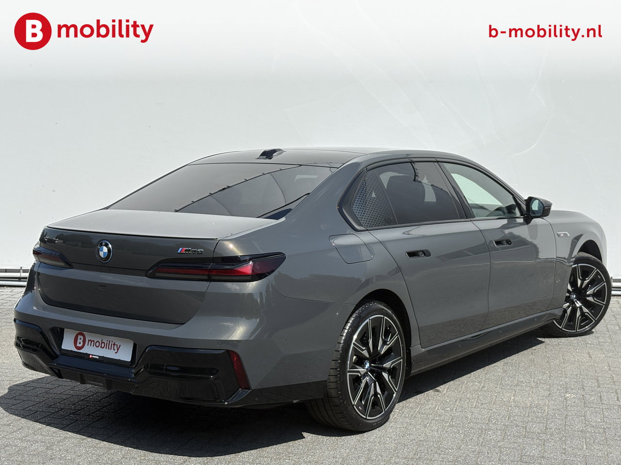 BMW i7