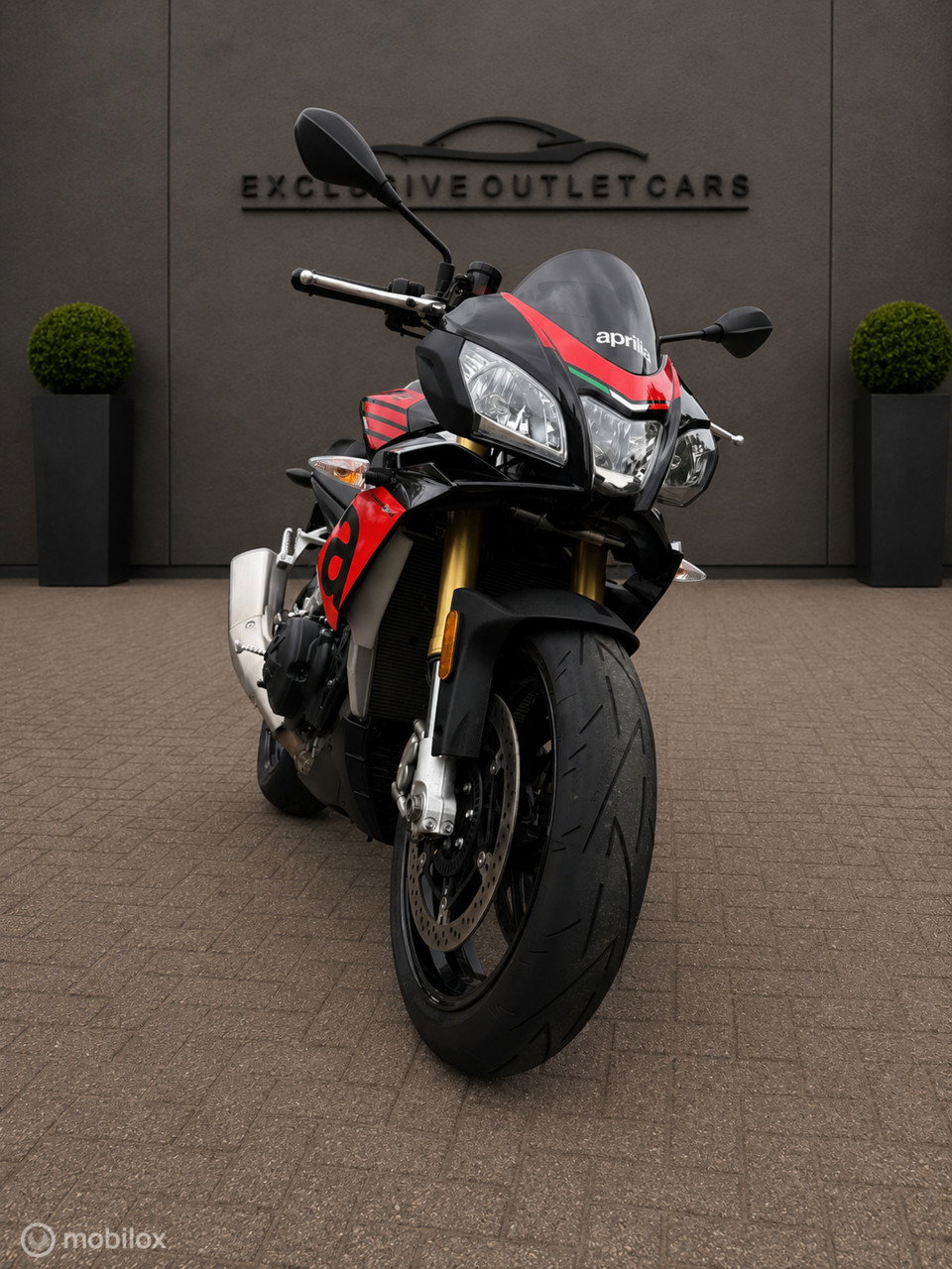 Aprilia Tuono V4