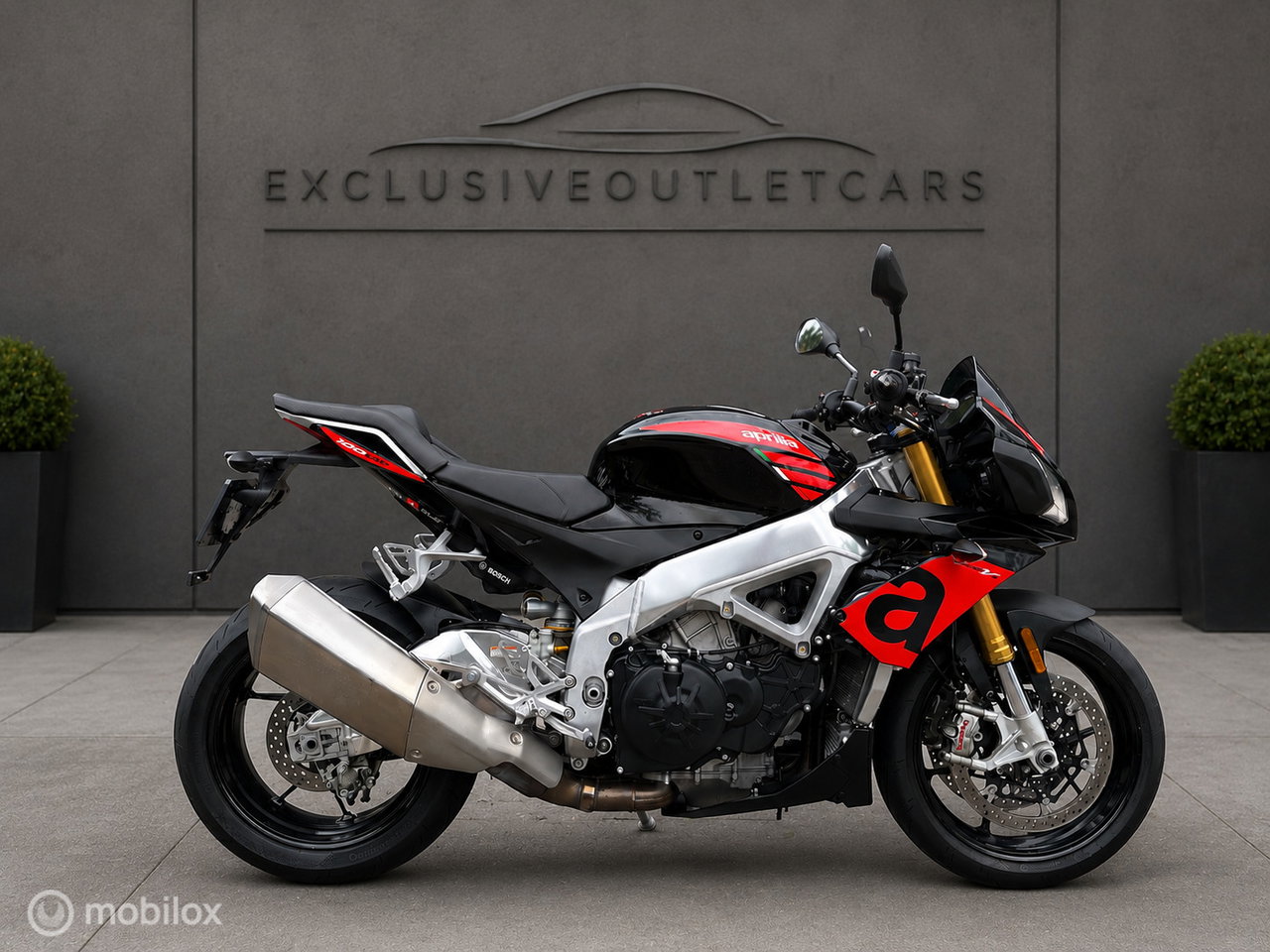 Aprilia Tuono V4