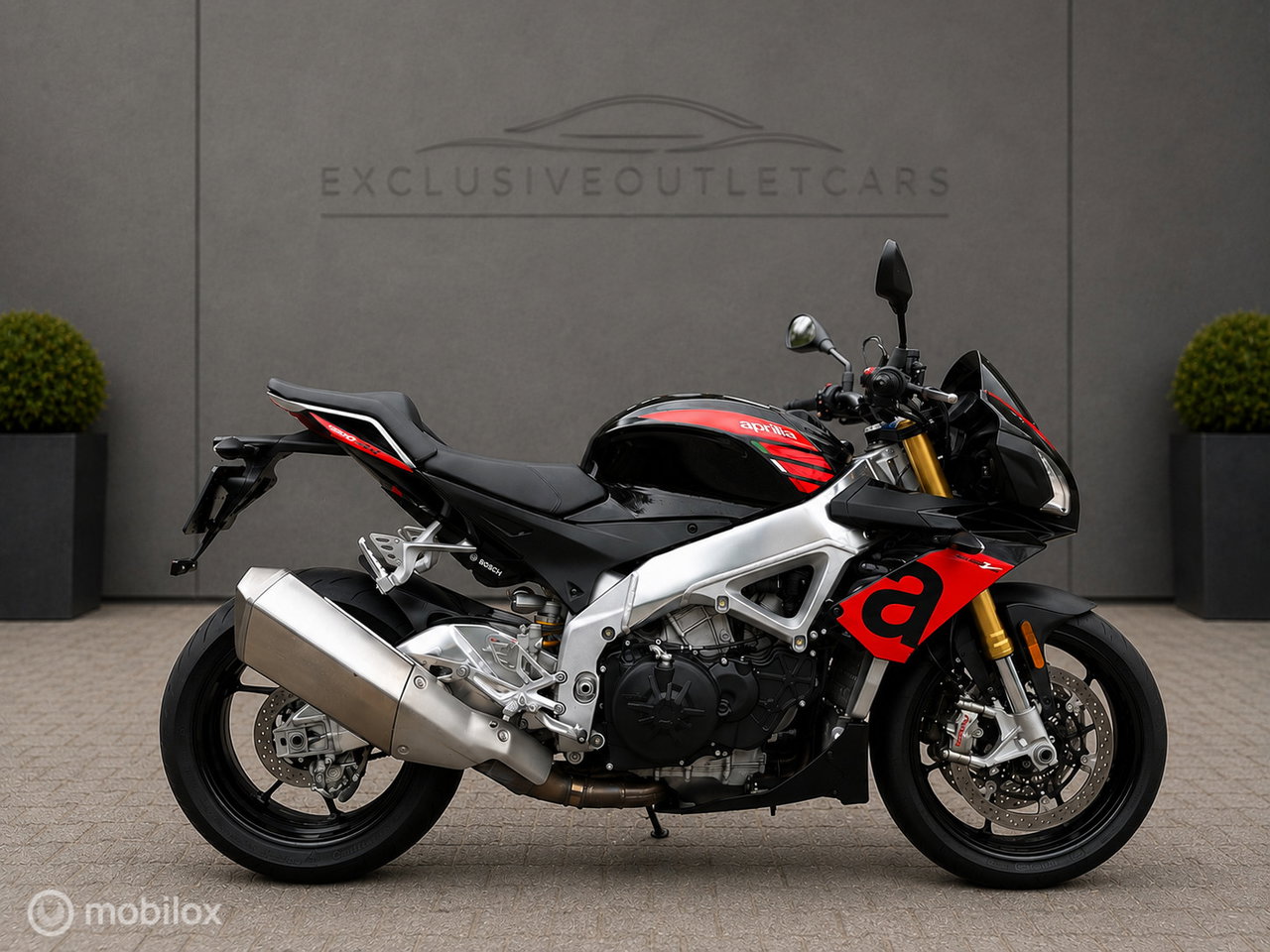 Aprilia Tuono V4