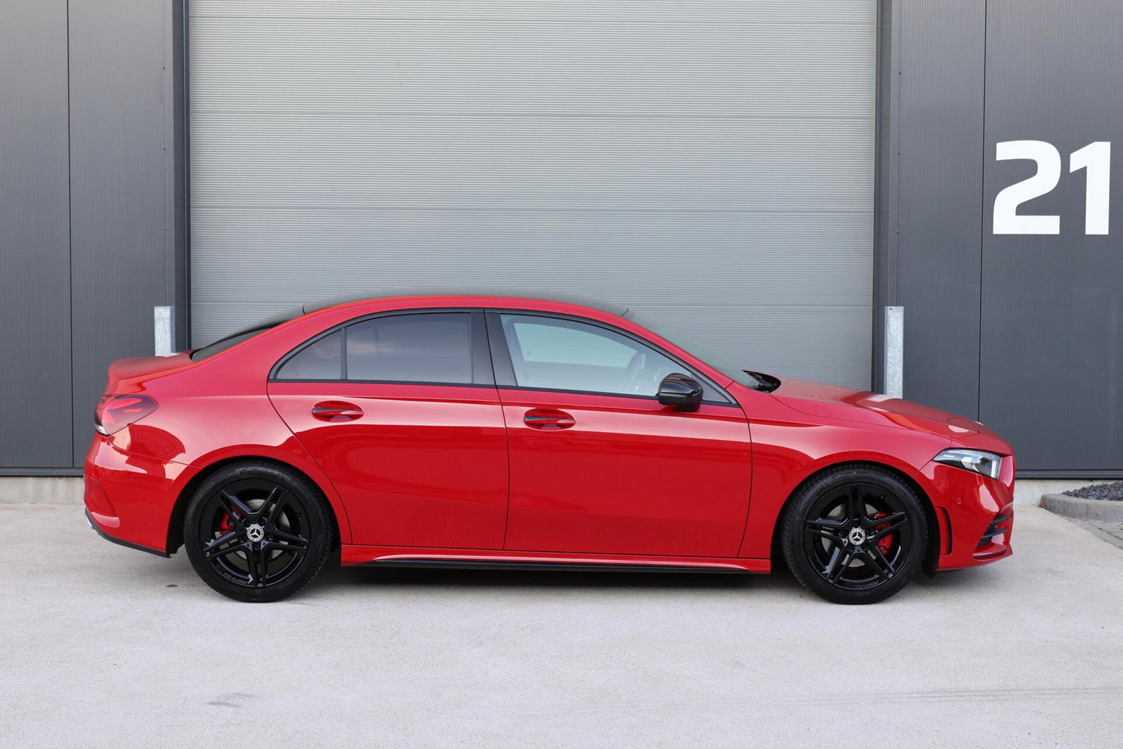 Mercedes-Benz A-Klasse 200 Launch Edition AMG / Night Pakket / Keyless Go / Standkachel / Sfeerverlichting / Stoelverwarming