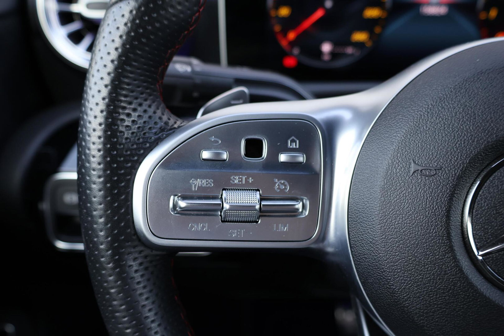Mercedes-Benz A-Klasse 200 Launch Edition AMG / Night Pakket / Keyless Go / Standkachel / Sfeerverlichting / Stoelverwarming