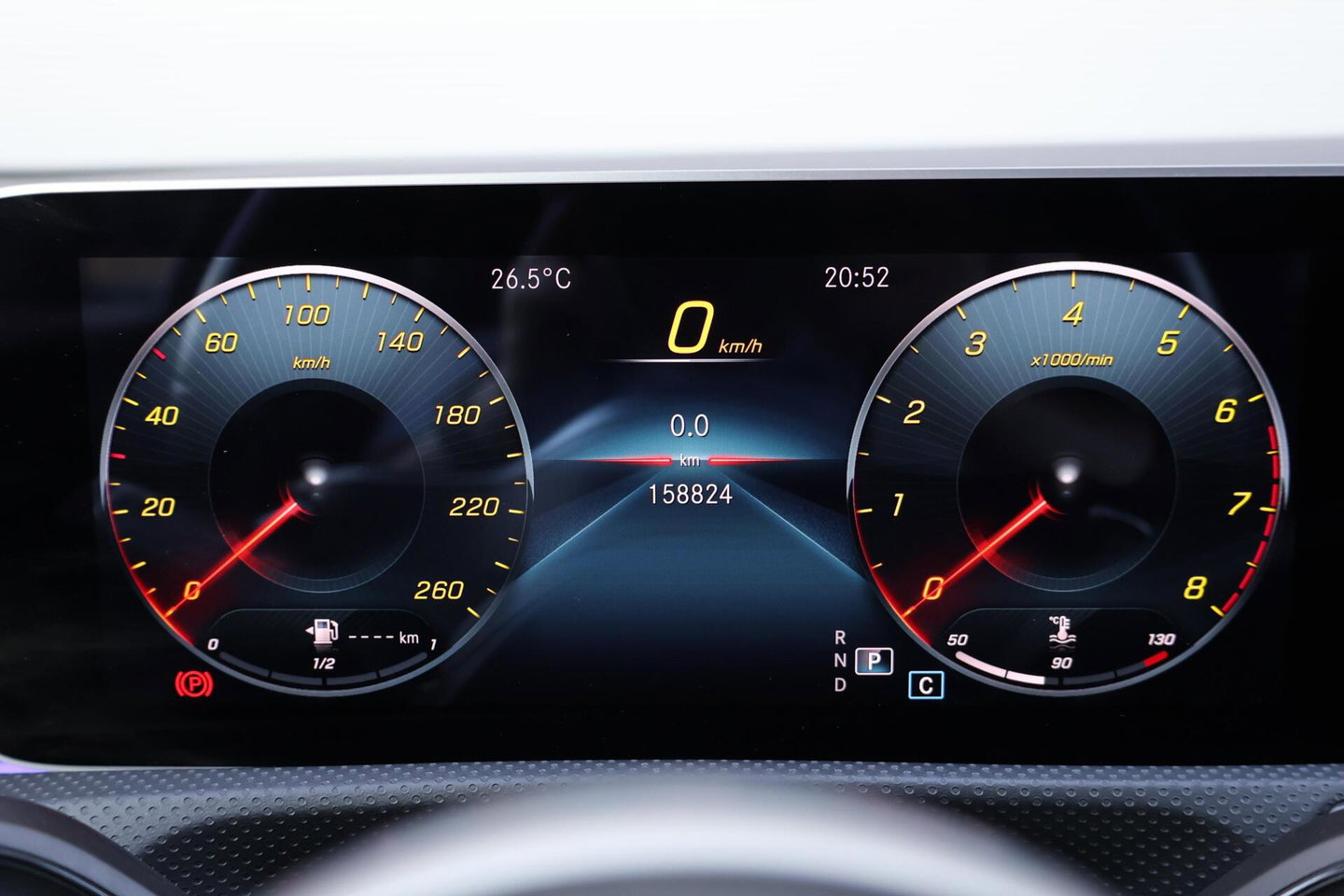 Mercedes-Benz A-Klasse 200 Launch Edition AMG / Night Pakket / Keyless Go / Standkachel / Sfeerverlichting / Stoelverwarming