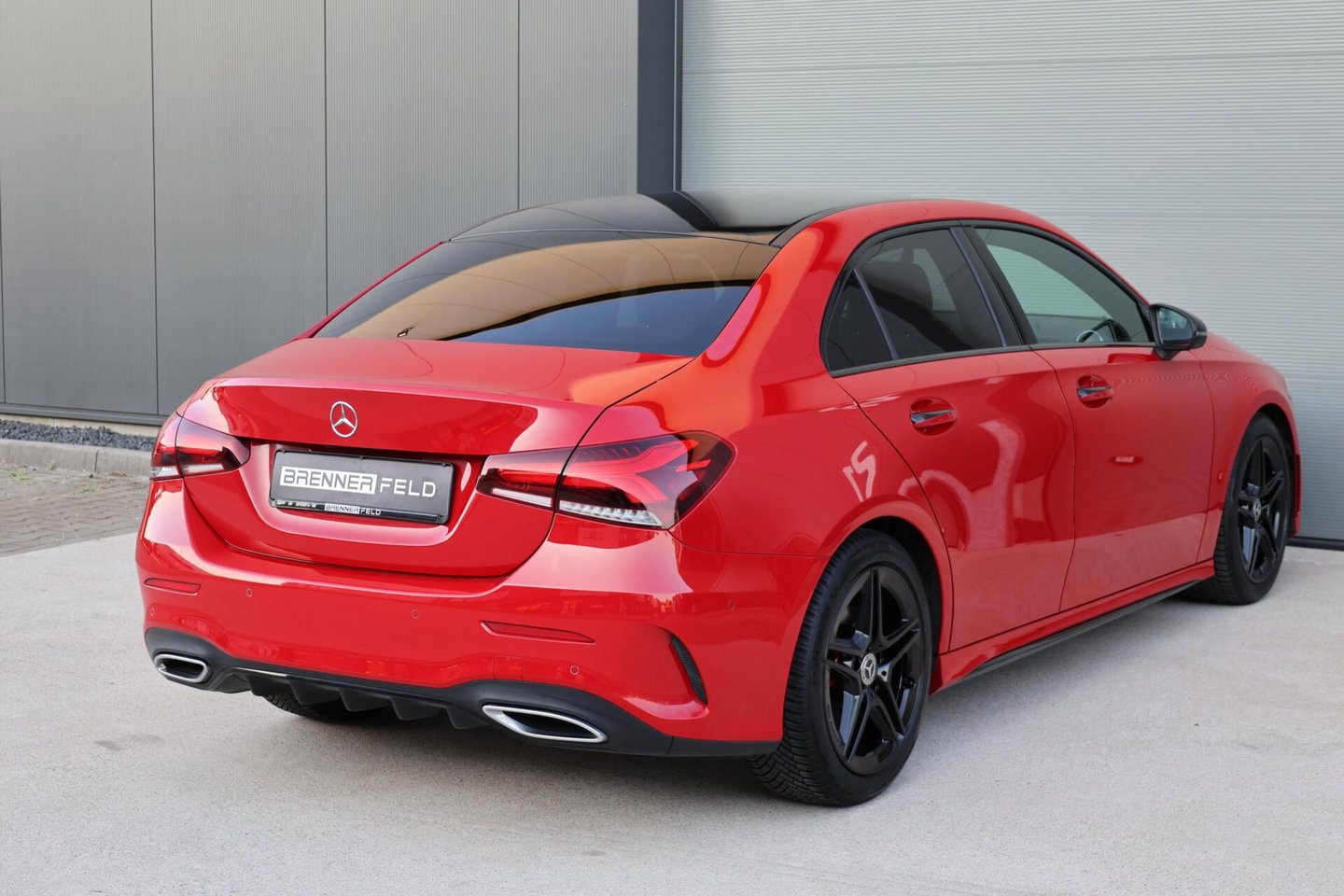Mercedes-Benz A-Klasse 200 Launch Edition AMG / Night Pakket / Keyless Go / Standkachel / Sfeerverlichting / Stoelverwarming