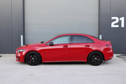 Mercedes-Benz A-Klasse 200 Launch Edition AMG / Night Pakket / Keyless Go / Standkachel / Sfeerverlichting / Stoelverwarming