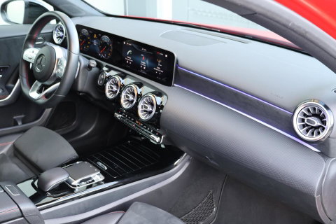 Mercedes-Benz A-Klasse 200 Launch Edition AMG / Night Pakket / Keyless Go / Standkachel / Sfeerverlichting / Stoelverwarming