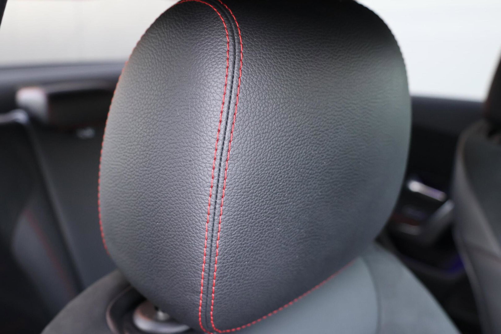 Mercedes-Benz A-Klasse 200 Launch Edition AMG / Night Pakket / Keyless Go / Standkachel / Sfeerverlichting / Stoelverwarming