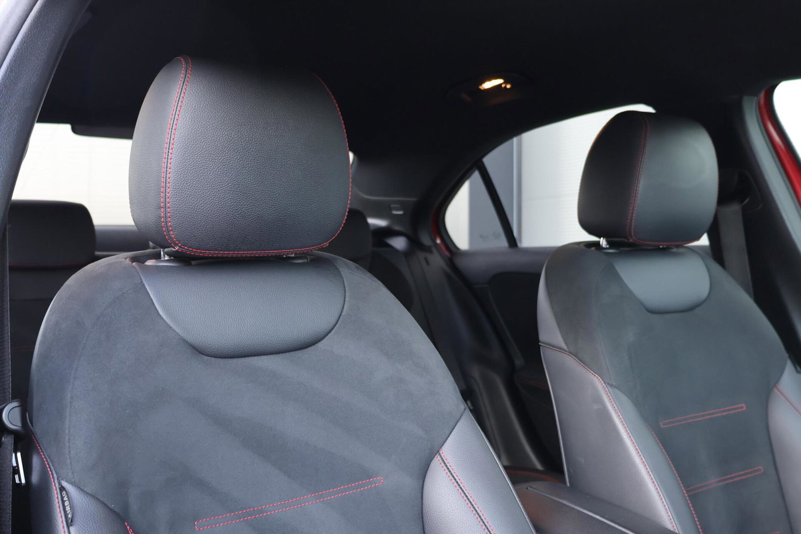 Mercedes-Benz A-Klasse 200 Launch Edition AMG / Night Pakket / Keyless Go / Standkachel / Sfeerverlichting / Stoelverwarming