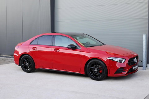 Mercedes-Benz A-Klasse 200 Launch Edition AMG / Night Pakket / Keyless Go / Standkachel / Sfeerverlichting / Stoelverwarming