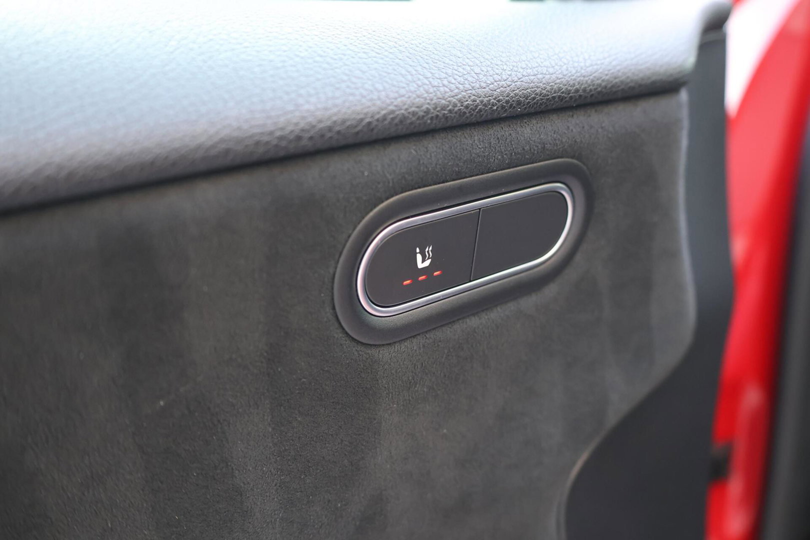 Mercedes-Benz A-Klasse 200 Launch Edition AMG / Night Pakket / Keyless Go / Standkachel / Sfeerverlichting / Stoelverwarming