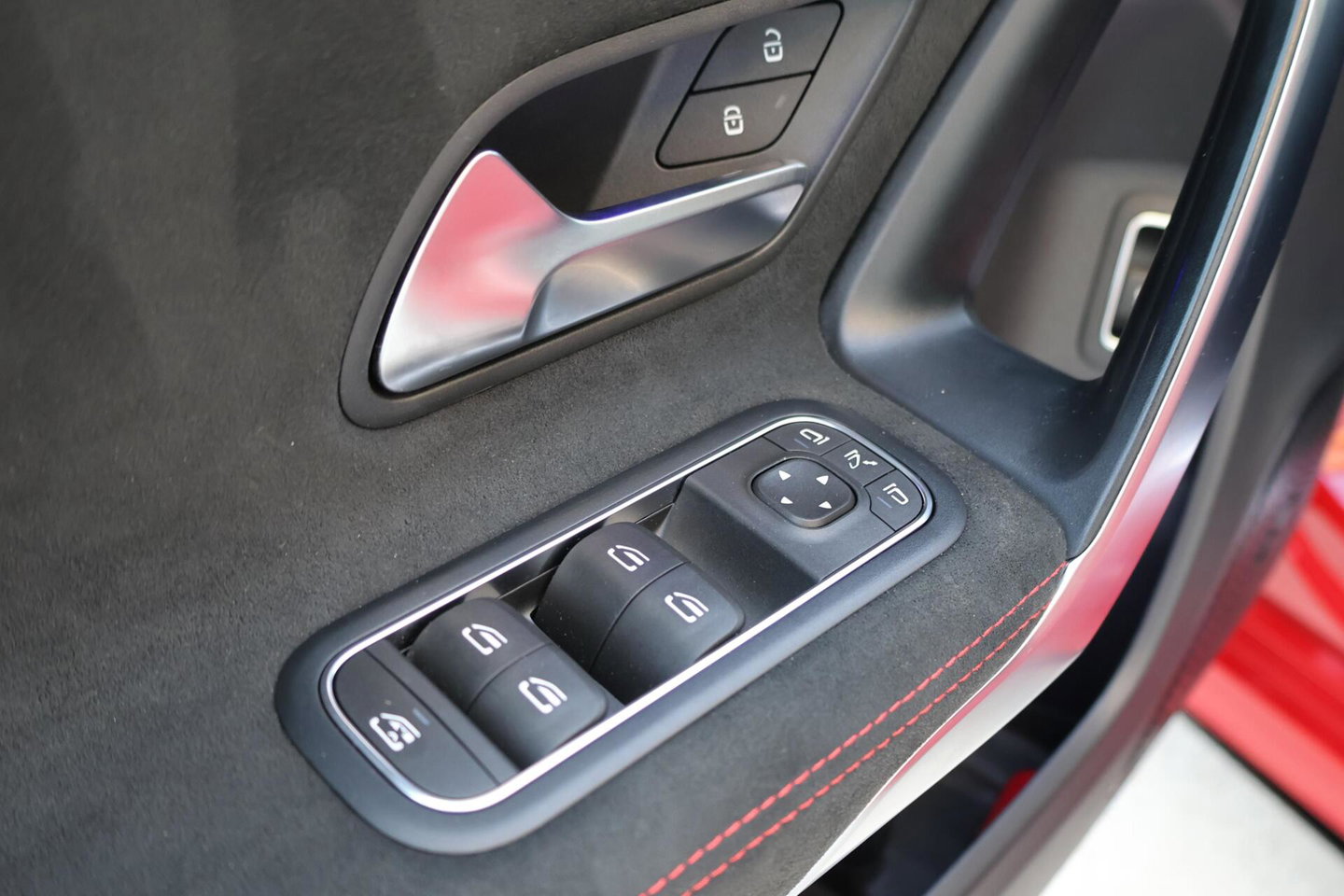 Mercedes-Benz A-Klasse 200 Launch Edition AMG / Night Pakket / Keyless Go / Standkachel / Sfeerverlichting / Stoelverwarming