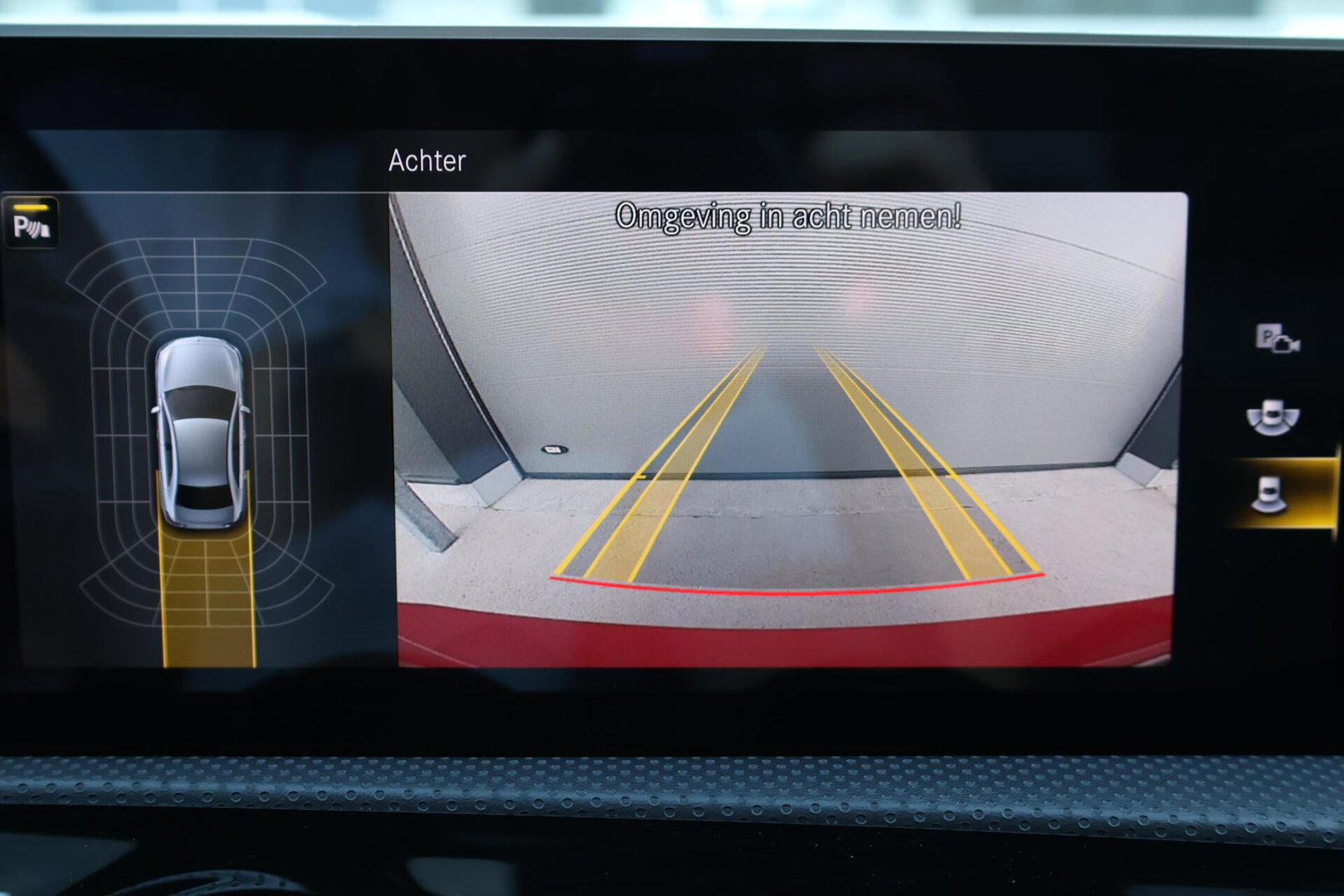 Mercedes-Benz A-Klasse 200 Launch Edition AMG / Night Pakket / Keyless Go / Standkachel / Sfeerverlichting / Stoelverwarming
