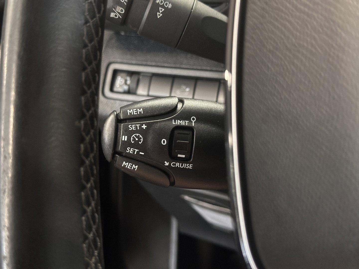 Peugeot 3008 1.2 PureTech Blue Lease Premium | Achteruitrijcamera | Afneembare Trekhaak | Cruise Control | Apple Carplay | Parkeersensoren | Keyless | Android Auto