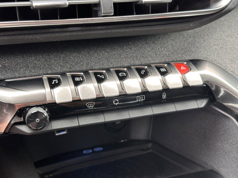Peugeot 3008 1.2 PureTech Blue Lease Premium | Achteruitrijcamera | Afneembare Trekhaak | Cruise Control | Apple Carplay | Parkeersensoren | Keyless | Android Auto
