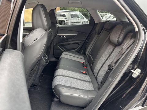 Peugeot 3008 1.2 PureTech Blue Lease Premium | Achteruitrijcamera | Afneembare Trekhaak | Cruise Control | Apple Carplay | Parkeersensoren | Keyless | Android Auto