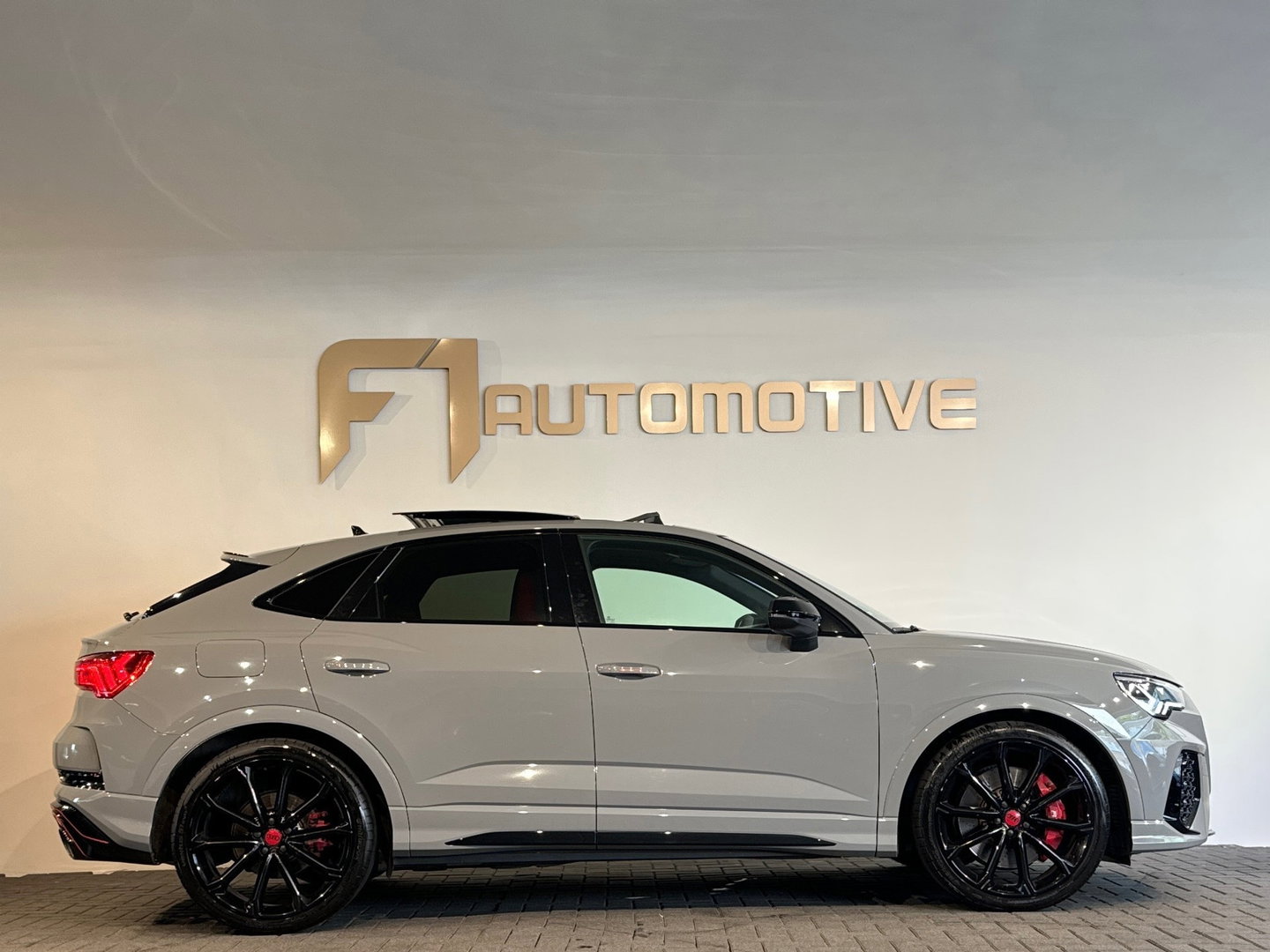 Audi RSQ3 Sportback 2.5 TFSI Pano|RS Seat|Trekhaak|Sfeer|VOL