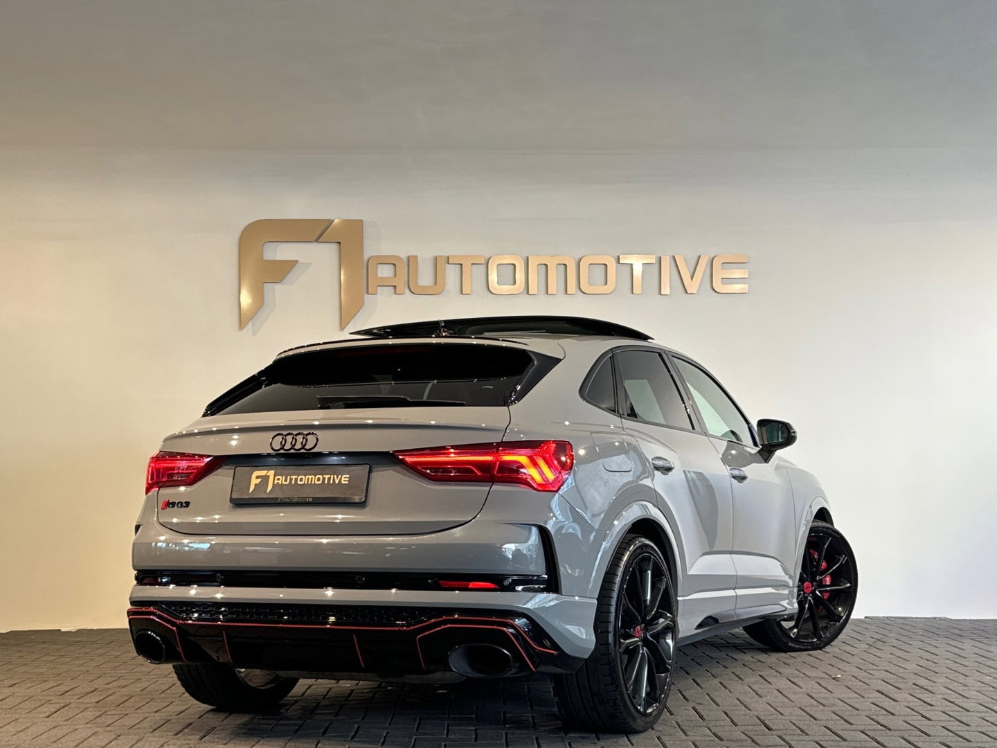 Audi RSQ3 Sportback 2.5 TFSI Pano|RS Seat|Trekhaak|Sfeer|VOL