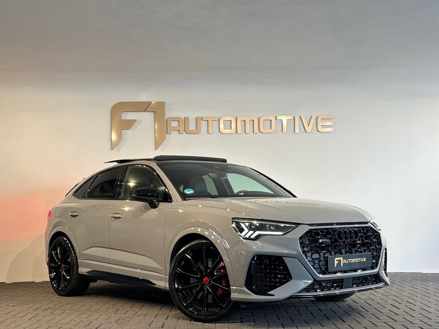 Audi RSQ3 Sportback 2.5 TFSI Pano|RS Seat|Trekhaak|Sfeer|VOL