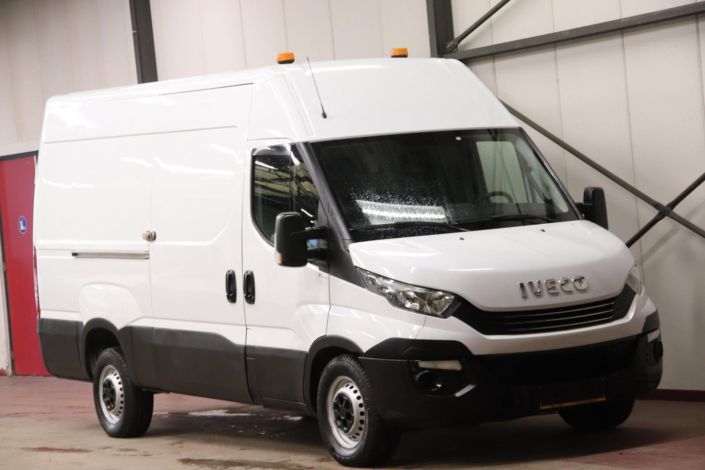 Iveco Daily 35S14V AUTOMAAT L2H2 3500KG TREKVERMOGEN