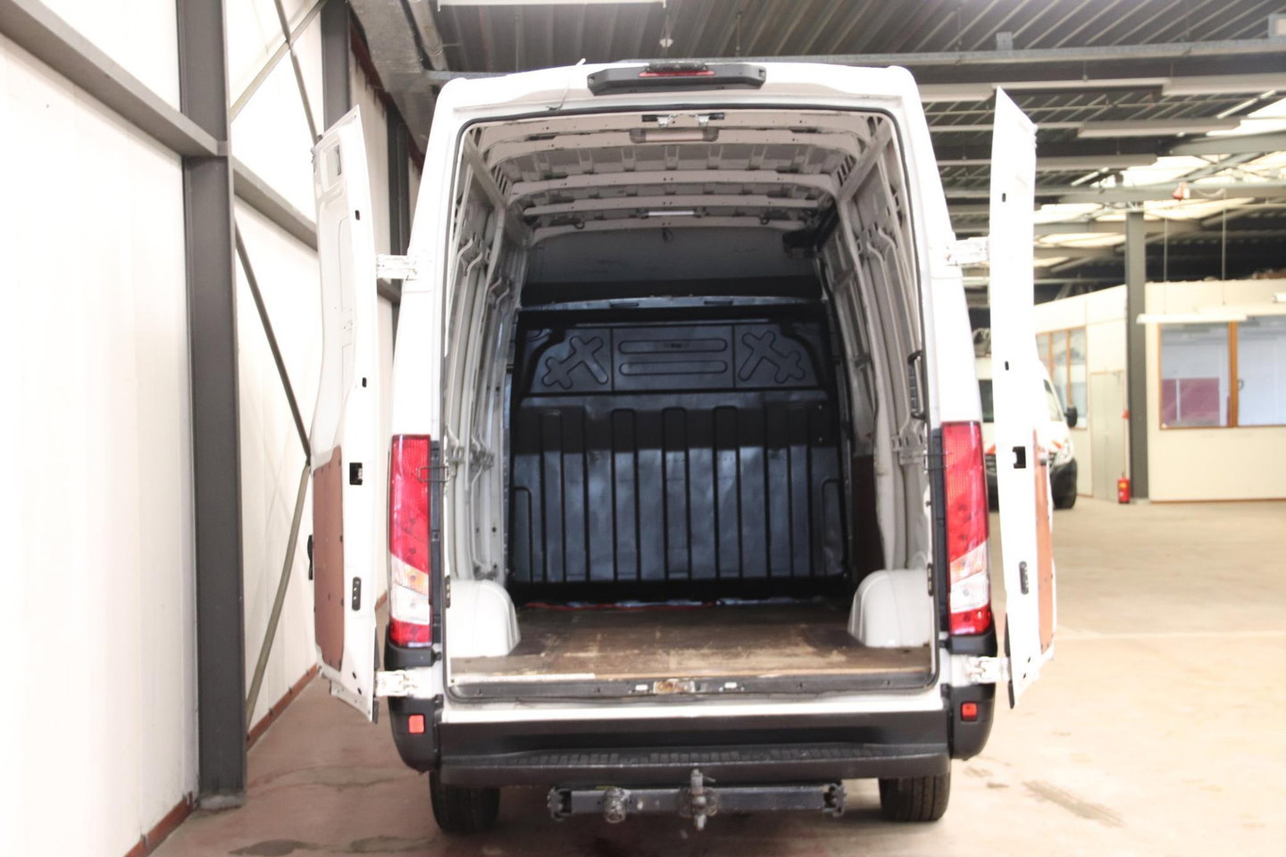 Iveco Daily 35S14V AUTOMAAT L2H2 3500KG TREKVERMOGEN