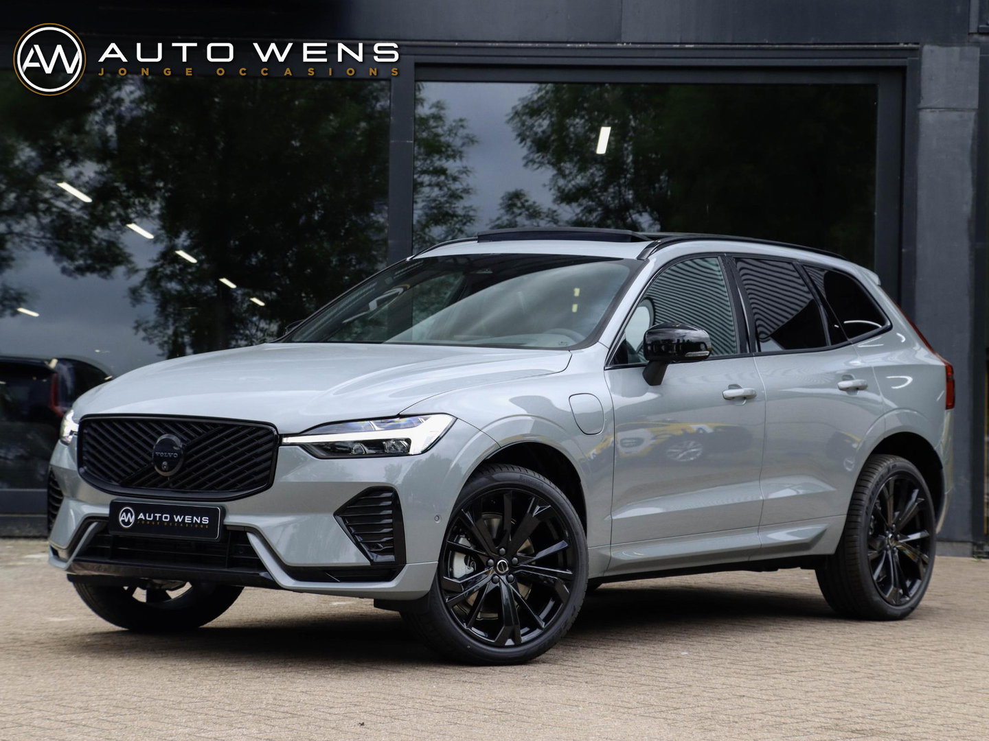 Volvo XC60 T8 AWD Plus Black Edition NIEUW| 21'' | HeadUp | Pano | 360 camera | Getint glas