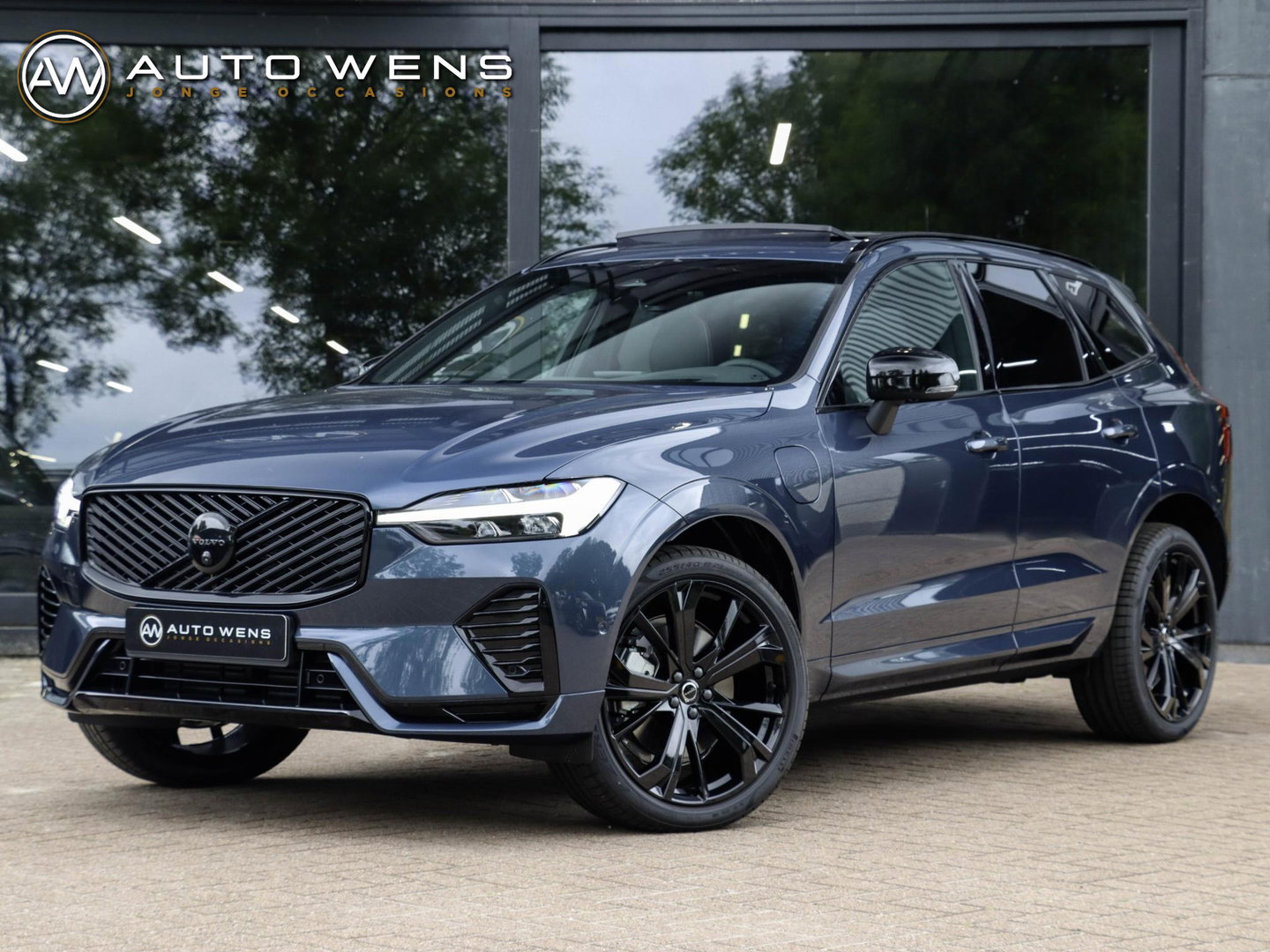 Volvo XC60 T8 AWD Plus Black Edition NIEUW| 21'' | HeadUp | Pano | 360 camera | Getint glas