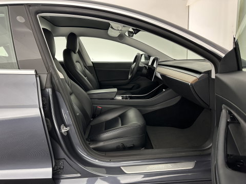 Tesla Model 3 Standard RWD Plus 60 kWh [ 3-Fase-11kW ]{SoH-98%} (INCL-BTW) Aut. *PANO | AUTOPILOT | LEATHER | KEYLESS | FULL-LED | MEMORY-PACK | TOPVIEW | DAB | CARPLAY | DIGI-COCKPIT | LANE-ASSIST | COMFORTSEATS | 19"ALU*