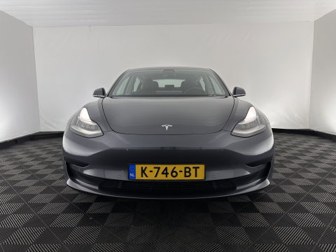 Tesla Model 3 Standard RWD Plus 60 kWh [ 3-Fase-11kW ]{SoH-98%} (INCL-BTW) Aut. *PANO | AUTOPILOT | LEATHER | KEYLESS | FULL-LED | MEMORY-PACK | TOPVIEW | DAB | CARPLAY | DIGI-COCKPIT | LANE-ASSIST | COMFORTSEATS | 19"ALU*