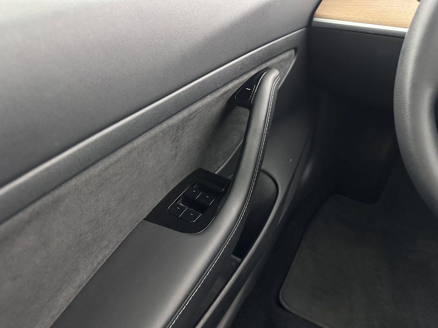 Tesla Model 3 Standard RWD Plus 60 kWh [ 3-Fase-11kW ]{SoH-98%} (INCL-BTW) Aut. *PANO | AUTOPILOT | LEATHER | KEYLESS | FULL-LED | MEMORY-PACK | TOPVIEW | DAB | CARPLAY | DIGI-COCKPIT | LANE-ASSIST | COMFORTSEATS | 19"ALU*