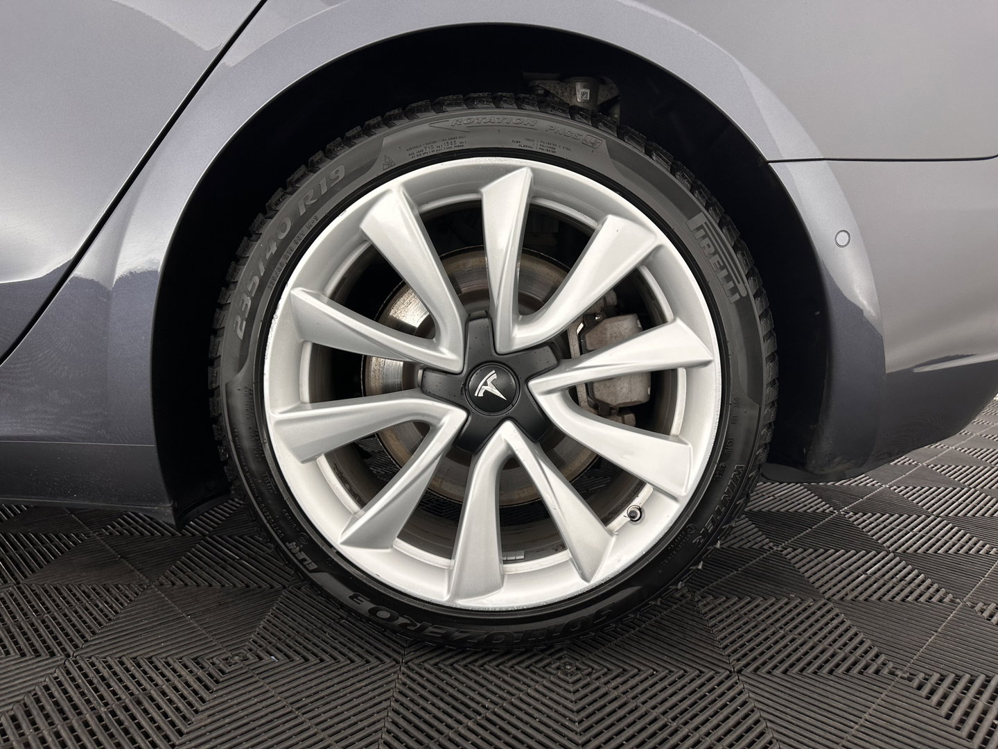 Tesla Model 3 Standard RWD Plus 60 kWh [ 3-Fase-11kW ]{SoH-98%} (INCL-BTW) Aut. *PANO | AUTOPILOT | LEATHER | KEYLESS | FULL-LED | MEMORY-PACK | TOPVIEW | DAB | CARPLAY | DIGI-COCKPIT | LANE-ASSIST | COMFORTSEATS | 19"ALU*