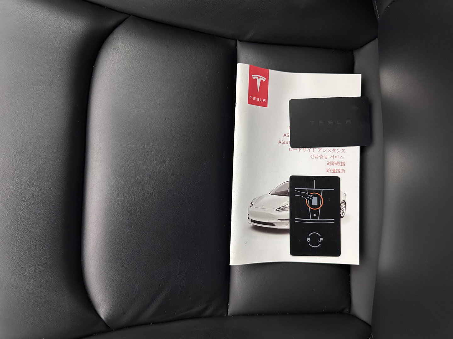 Tesla Model 3 Standard RWD Plus 60 kWh [ 3-Fase-11kW ]{SoH-98%} (INCL-BTW) Aut. *PANO | AUTOPILOT | LEATHER | KEYLESS | FULL-LED | MEMORY-PACK | TOPVIEW | DAB | CARPLAY | DIGI-COCKPIT | LANE-ASSIST | COMFORTSEATS | 19"ALU*