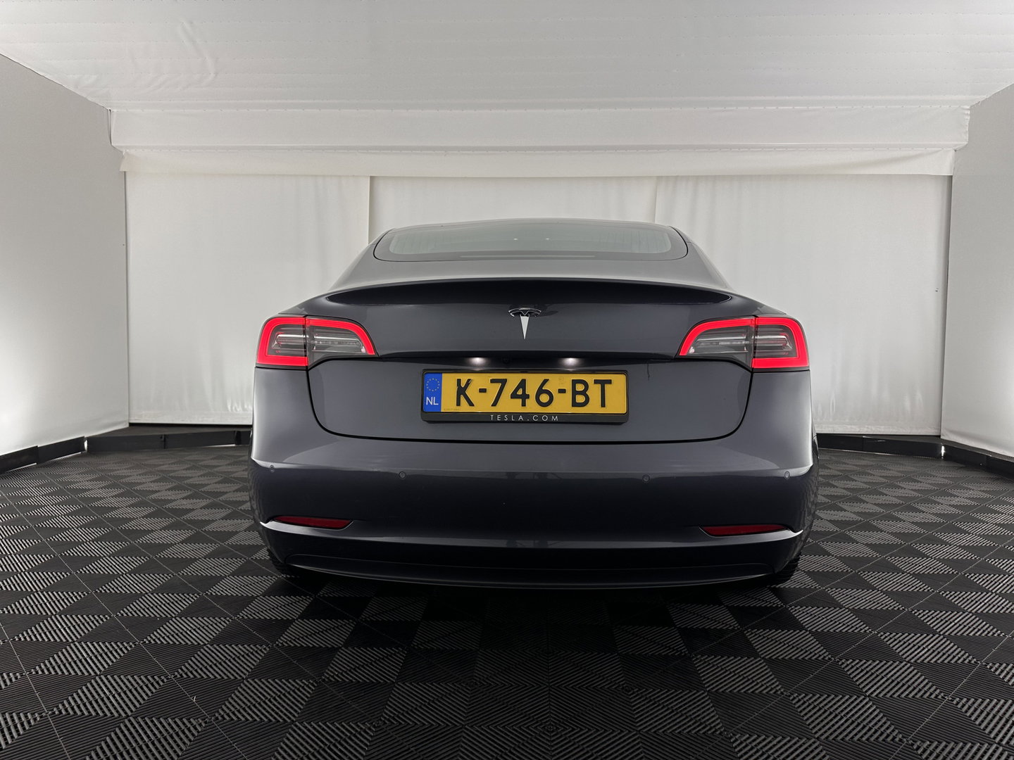 Tesla Model 3 Standard RWD Plus 60 kWh [ 3-Fase-11kW ]{SoH-98%} (INCL-BTW) Aut. *PANO | AUTOPILOT | LEATHER | KEYLESS | FULL-LED | MEMORY-PACK | TOPVIEW | DAB | CARPLAY | DIGI-COCKPIT | LANE-ASSIST | COMFORTSEATS | 19"ALU*