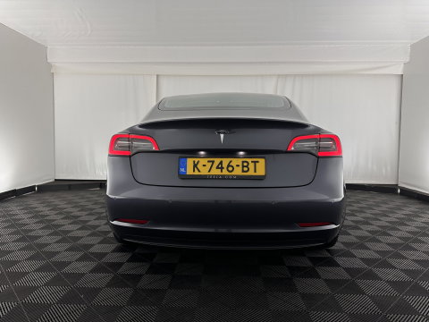 Tesla Model 3 Standard RWD Plus 60 kWh [ 3-Fase-11kW ]{SoH-98%} (INCL-BTW) Aut. *PANO | AUTOPILOT | LEATHER | KEYLESS | FULL-LED | MEMORY-PACK | TOPVIEW | DAB | CARPLAY | DIGI-COCKPIT | LANE-ASSIST | COMFORTSEATS | 19"ALU*