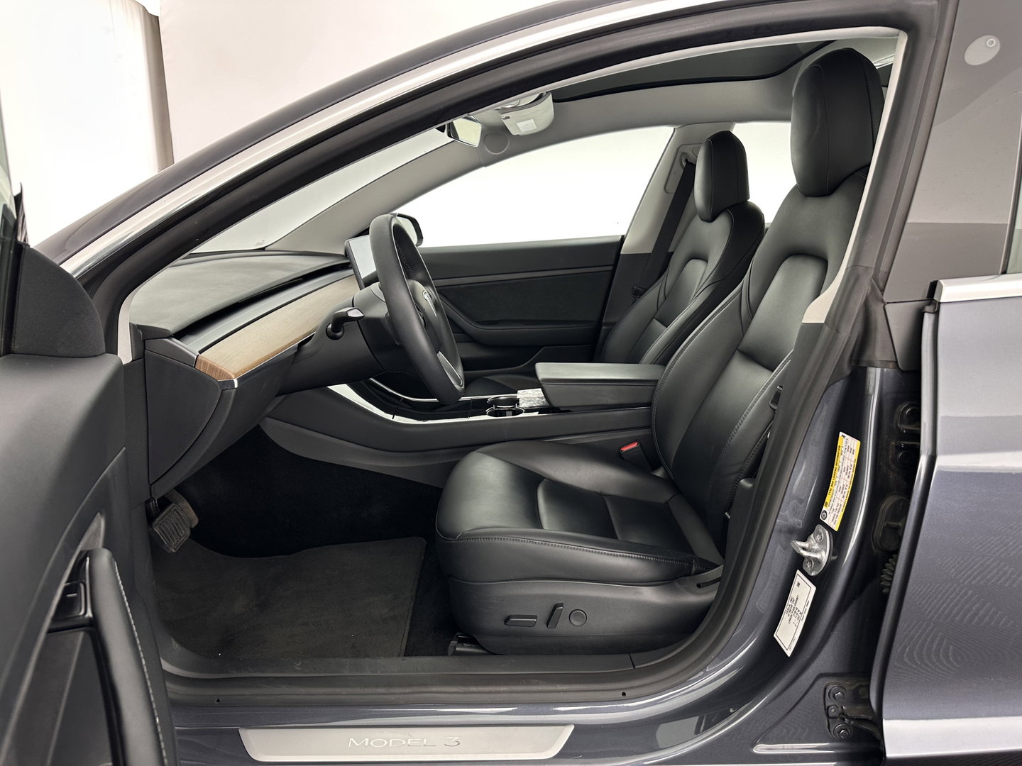 Tesla Model 3 Standard RWD Plus 60 kWh [ 3-Fase-11kW ]{SoH-98%} (INCL-BTW) Aut. *PANO | AUTOPILOT | LEATHER | KEYLESS | FULL-LED | MEMORY-PACK | TOPVIEW | DAB | CARPLAY | DIGI-COCKPIT | LANE-ASSIST | COMFORTSEATS | 19"ALU*