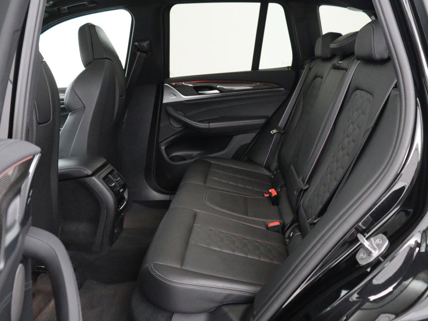 BMW X3 M Competition | Panoramadak | Head-Up | 360 Camera | Adaptive cruise | Leder | Achterbankverwarming | Carplay | Trekhaak | Sfeerverlichting | Harman/Kardon | Navigatie | Keyless | M Sportstoelen | 21'' velgen | Adaptief LED