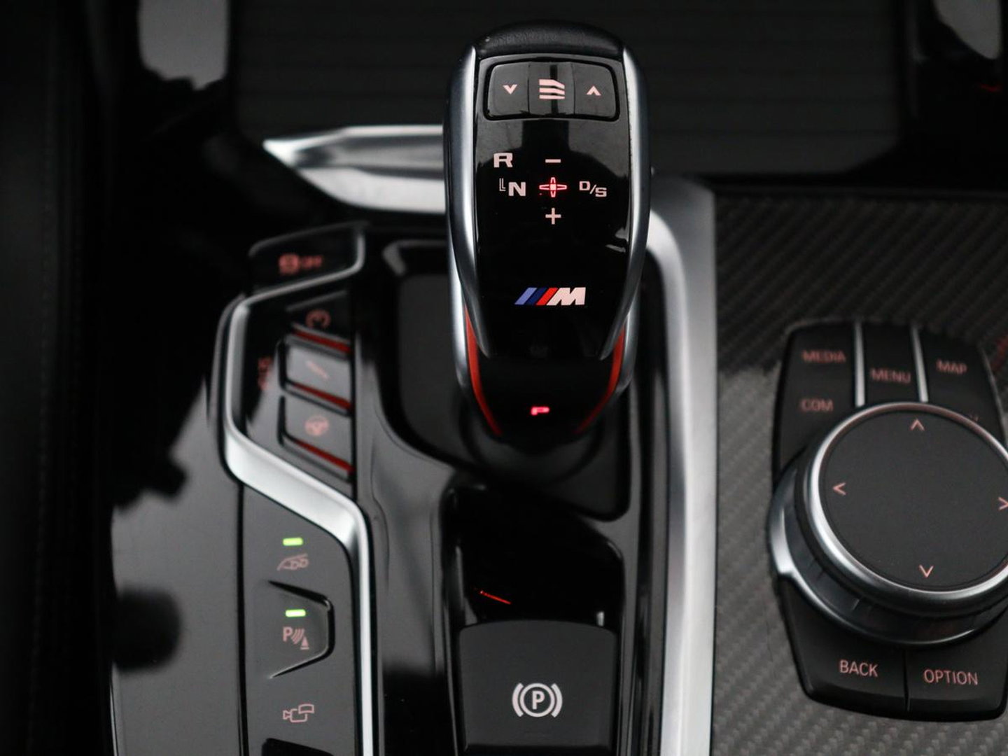 BMW X3 M Competition | Panoramadak | Head-Up | 360 Camera | Adaptive cruise | Leder | Achterbankverwarming | Carplay | Trekhaak | Sfeerverlichting | Harman/Kardon | Navigatie | Keyless | M Sportstoelen | 21'' velgen | Adaptief LED