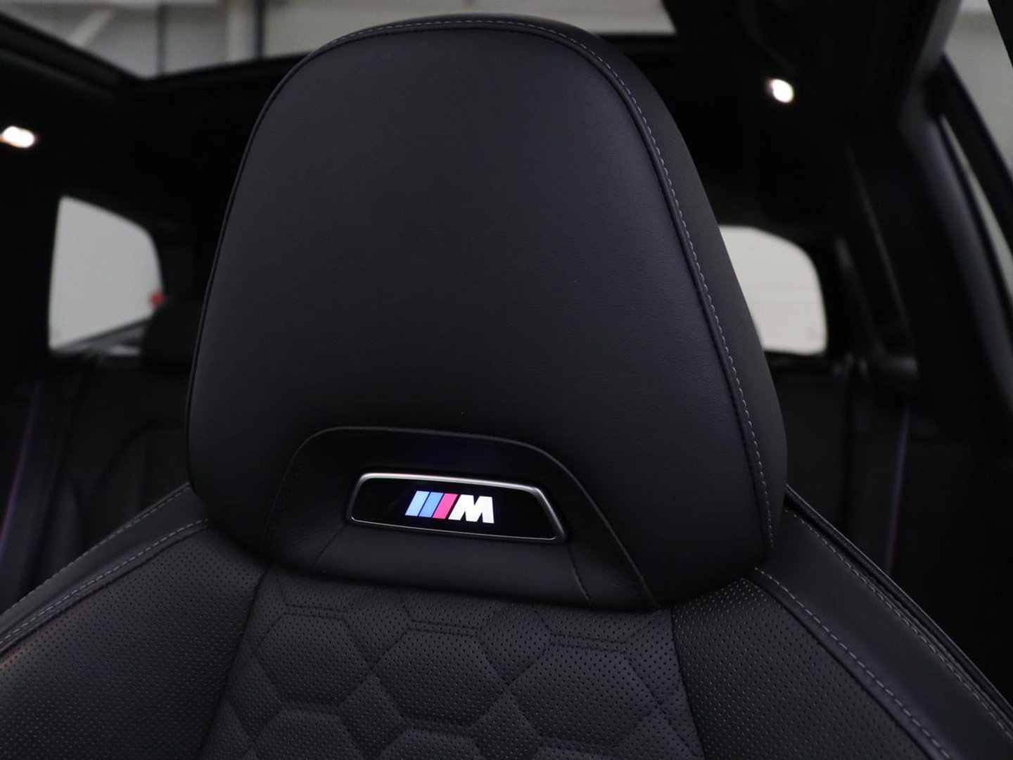 BMW X3 M Competition | Panoramadak | Head-Up | 360 Camera | Adaptive cruise | Leder | Achterbankverwarming | Carplay | Trekhaak | Sfeerverlichting | Harman/Kardon | Navigatie | Keyless | M Sportstoelen | 21'' velgen | Adaptief LED