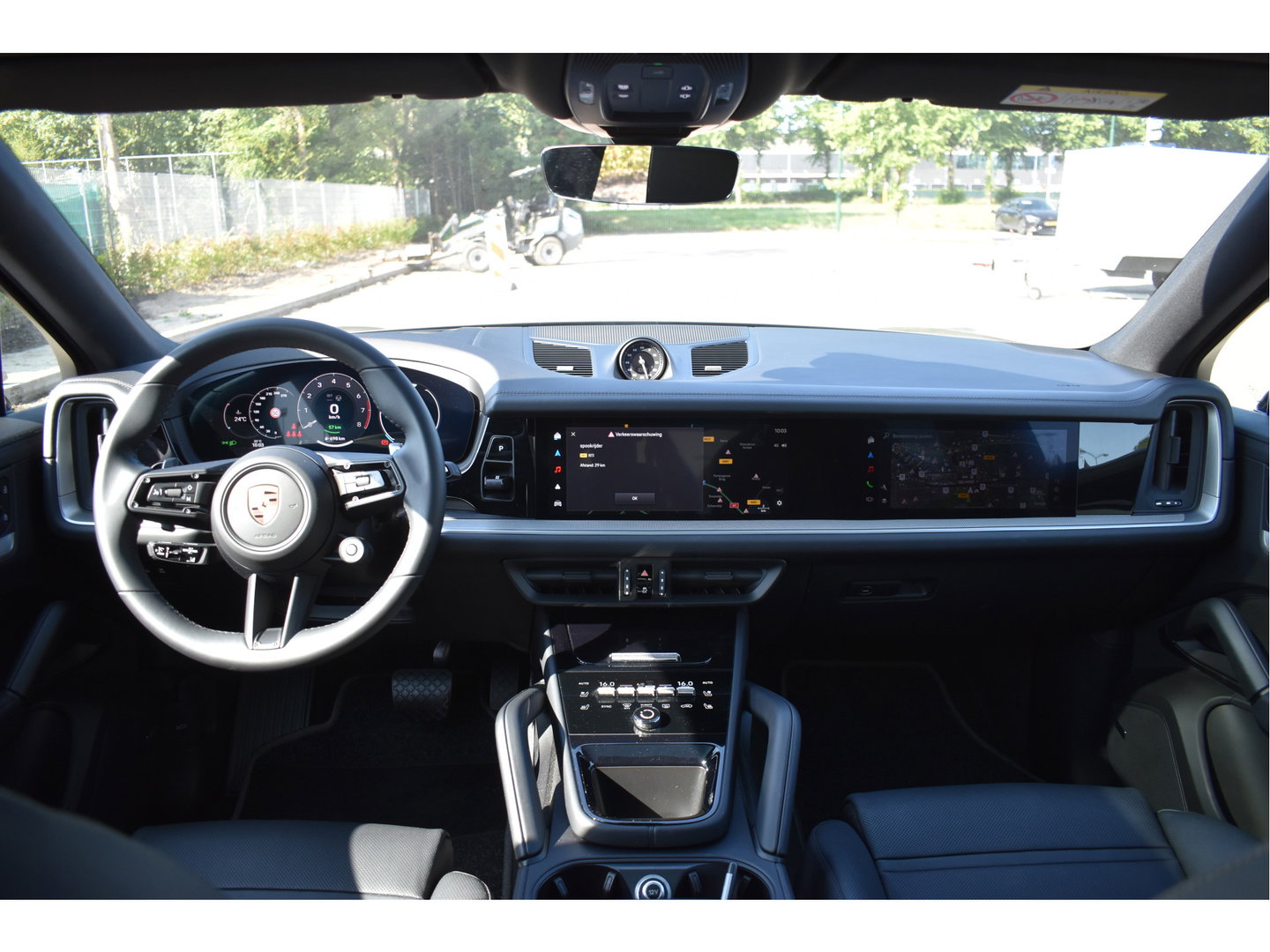 Porsche Cayenne Coupé 3.0 E-Hybrid Spor Chrono 470 pk | NL-Auto | Keyless | Luchtvering | HUD | 360 gr. camera | Softclose | Pano | Nieuwstaat