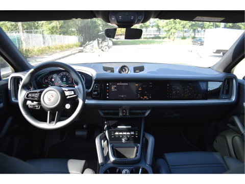 Porsche Cayenne Coupé 3.0 E-Hybrid Spor Chrono 470 pk | NL-Auto | Keyless | Luchtvering | HUD | 360 gr. camera | Softclose | Pano | Nieuwstaat