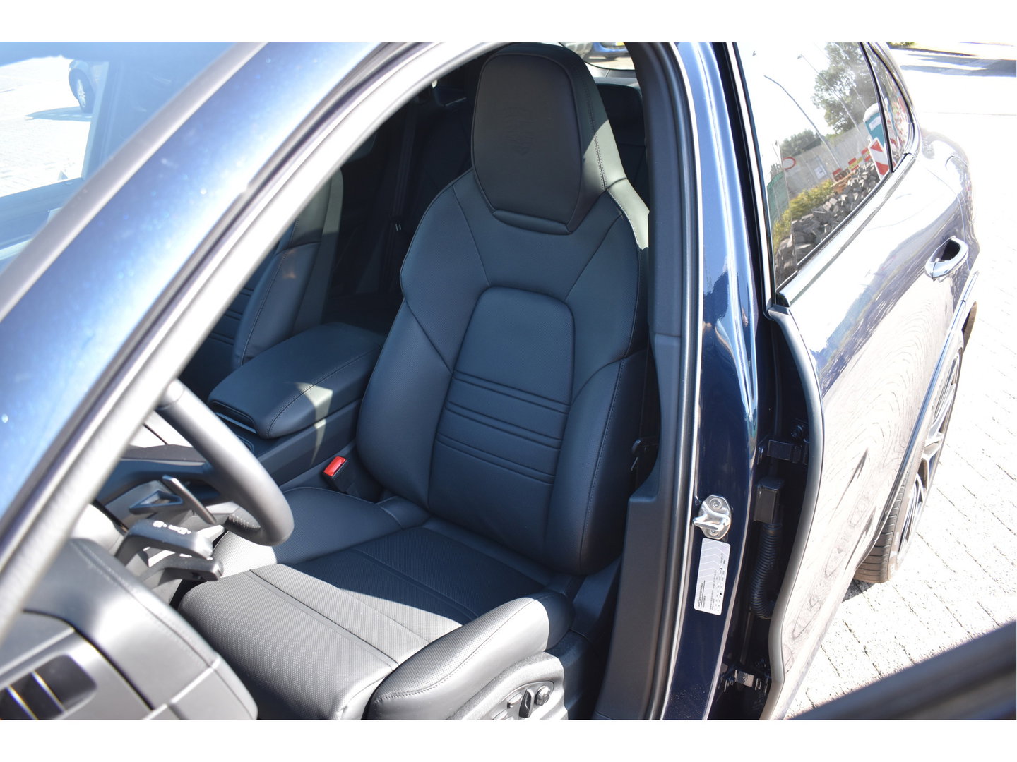 Porsche Cayenne Coupé 3.0 E-Hybrid Spor Chrono 470 pk | NL-Auto | Keyless | Luchtvering | HUD | 360 gr. camera | Softclose | Pano | Nieuwstaat