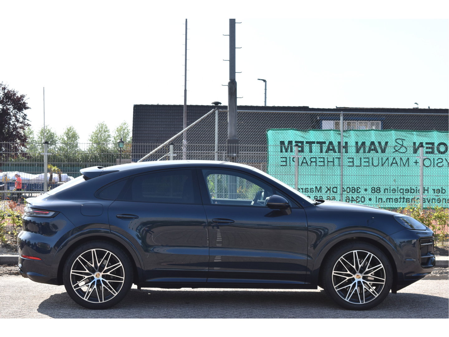 Porsche Cayenne Coupé 3.0 E-Hybrid Spor Chrono 470 pk | NL-Auto | Keyless | Luchtvering | HUD | 360 gr. camera | Softclose | Pano | Nieuwstaat