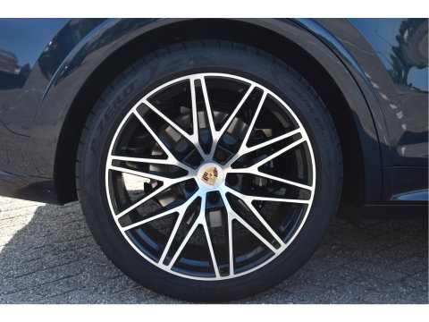 Porsche Cayenne Coupé 3.0 E-Hybrid Spor Chrono 470 pk | NL-Auto | Keyless | Luchtvering | HUD | 360 gr. camera | Softclose | Pano | Nieuwstaat