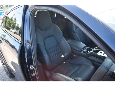 Porsche Cayenne Coupé 3.0 E-Hybrid Spor Chrono 470 pk | NL-Auto | Keyless | Luchtvering | HUD | 360 gr. camera | Softclose | Pano | Nieuwstaat